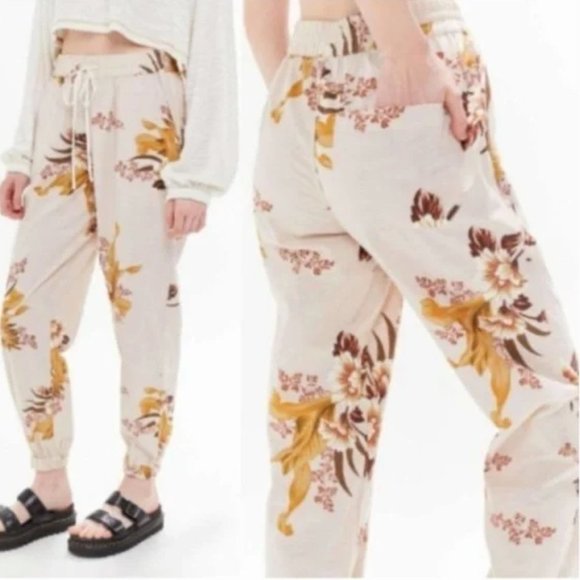 Urban Outfitters Pants - Urban Outfitters Zoey Joggers Pants 100% Cotton Floral Tan
